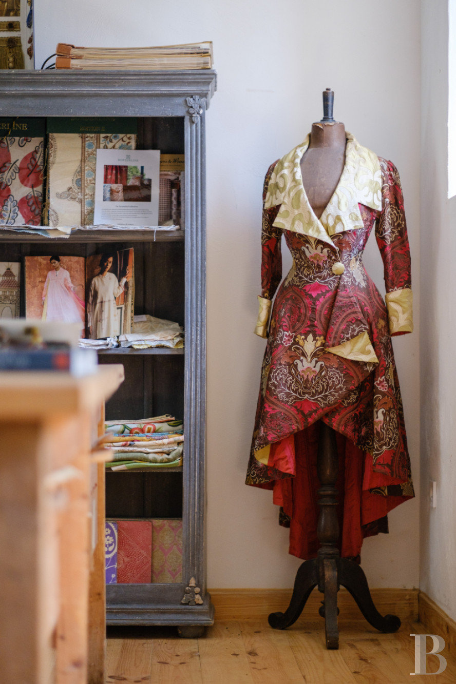 Dans le Gers, à l’ouest de Lectoure, un ancien domaine de production d’armagnac transformé et décoré avec soin - photo  n°54